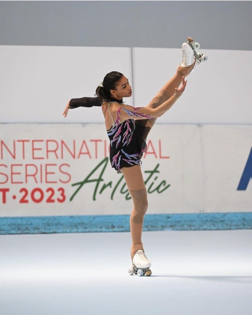 Soro Corinna patinant lors des championnats du monde à Trieste