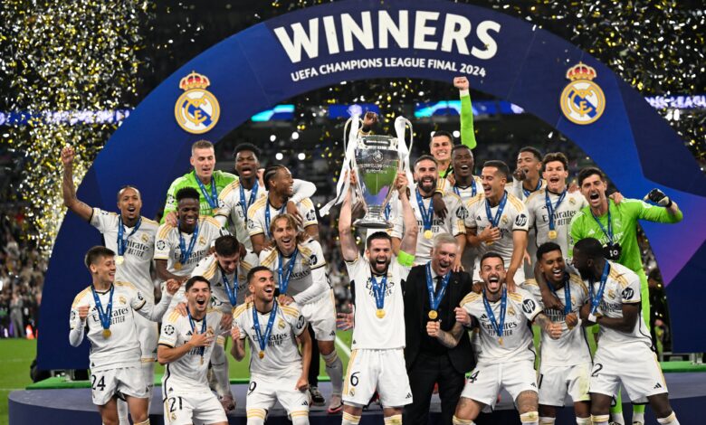 Carvajal et Vinicius célébrant la victoire en Ligue des Champions