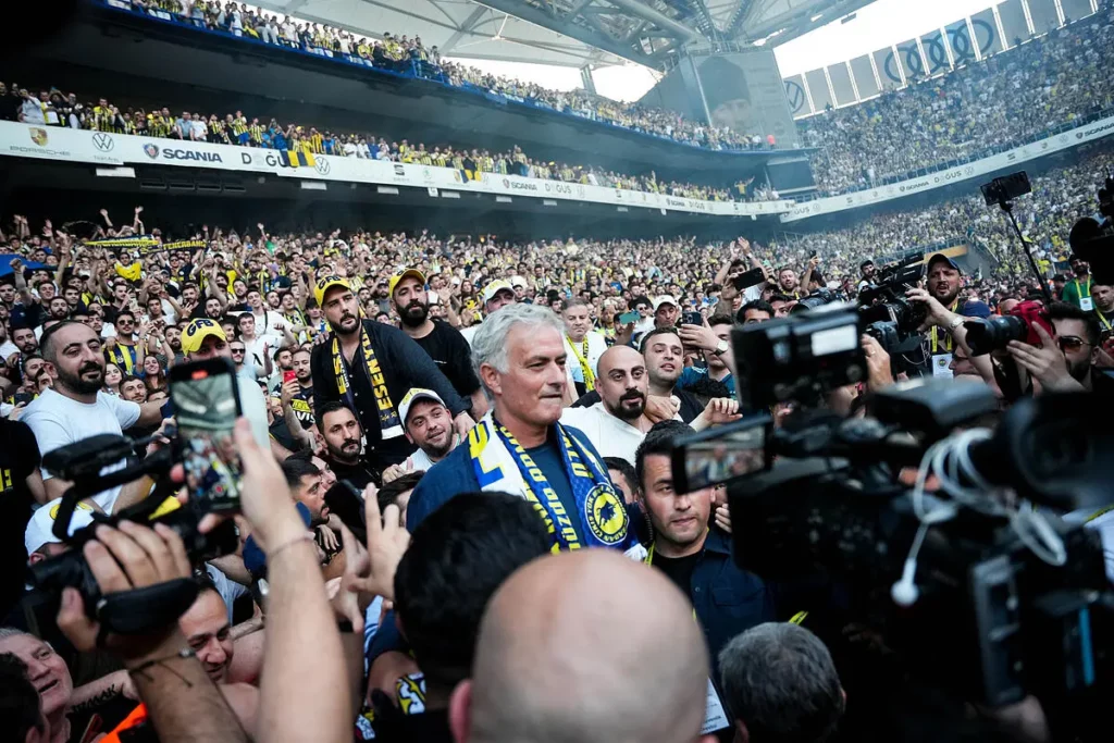 jose mourinho fenerbahce presentation 2 1