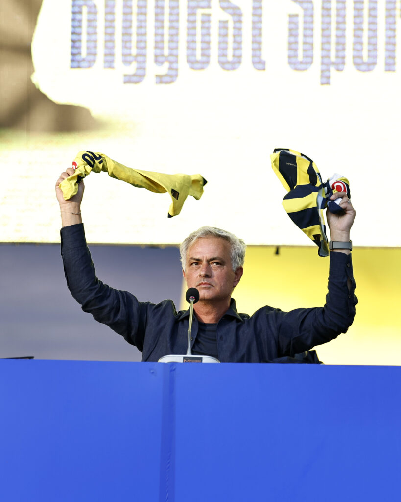 jose mourinho fenerbahce presentation 3