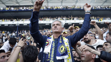 José Mourinho avec le maillot de Fenerbahçe