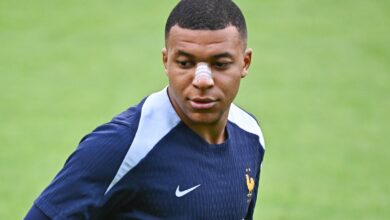 Kylian Mbappé retourne à l'entraînement avec un pansement sur le nez