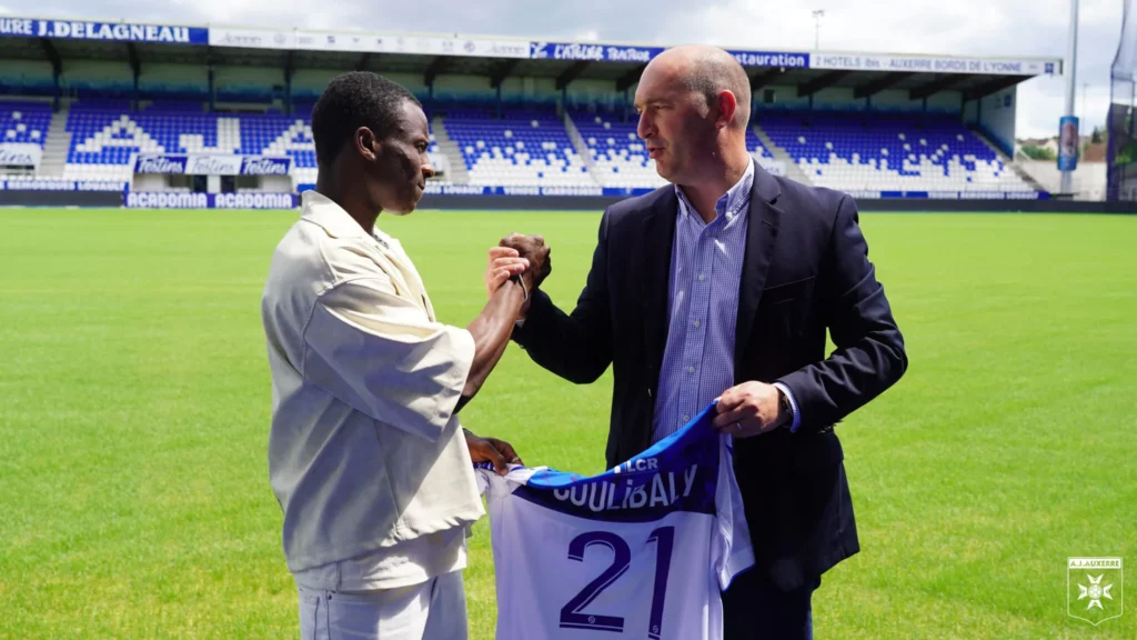 Lasso Coulibaly signe à l'AJ Auxerre