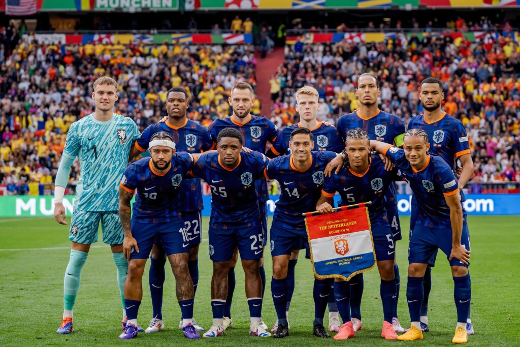 Cody Gakpo célèbre la victoire des Pays-Bas à l'Euro 2024