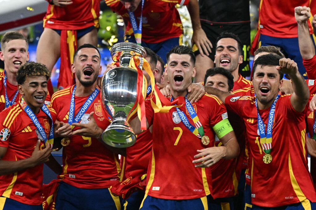 L'équipe d'Espagne célébrant leur victoire à l'Euro 2024