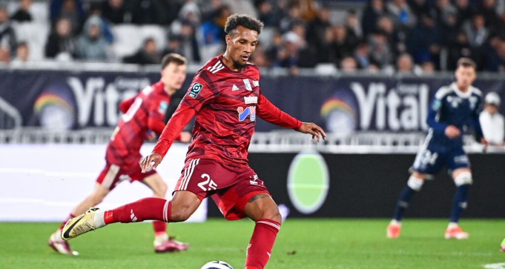 Jean-Philippe Gbamin en action pour l'USL Dunkerque