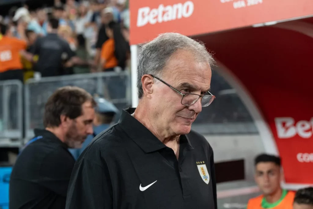 Marcelo Bielsa déclare que le football est mort lors d'une conférence de presse