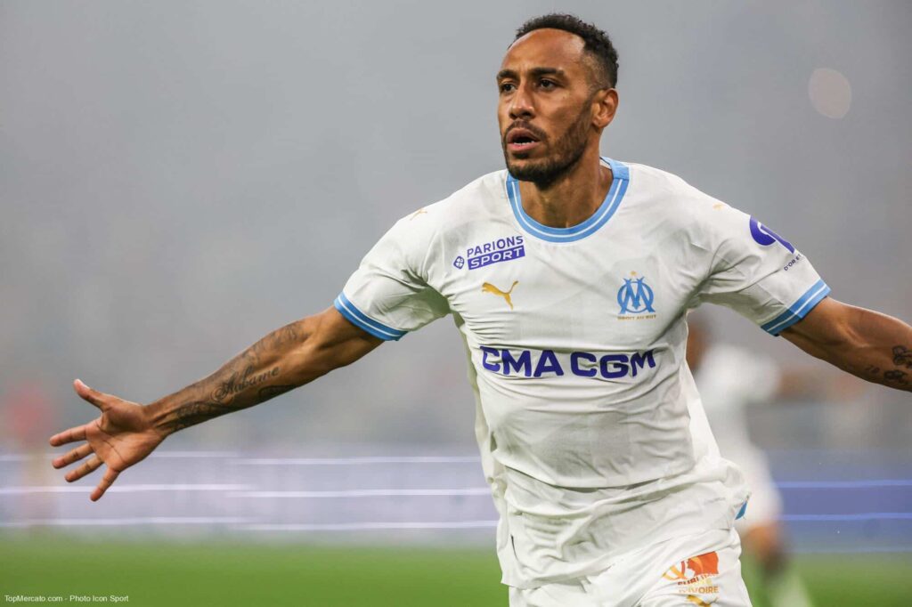 Pierre-Emerick Aubameyang quittant l'OM