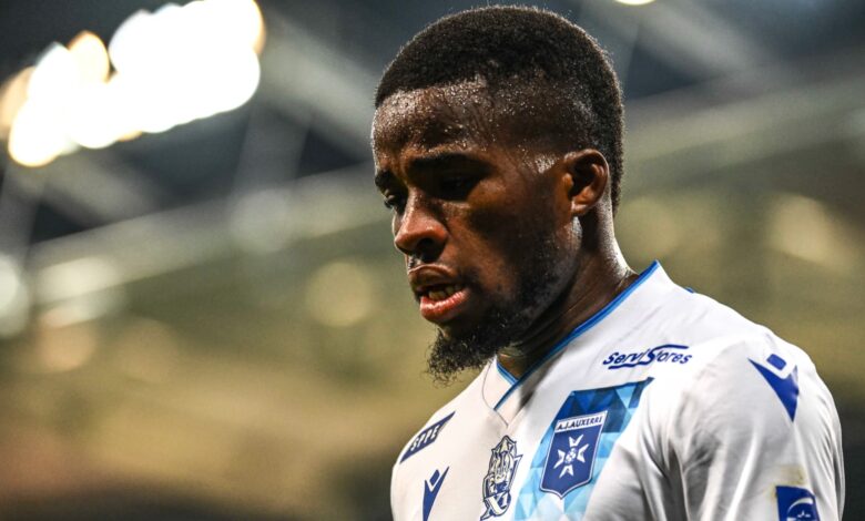 Hamed Junior Traoré en action sous le maillot de Bournemouth, bientôt à l’OM