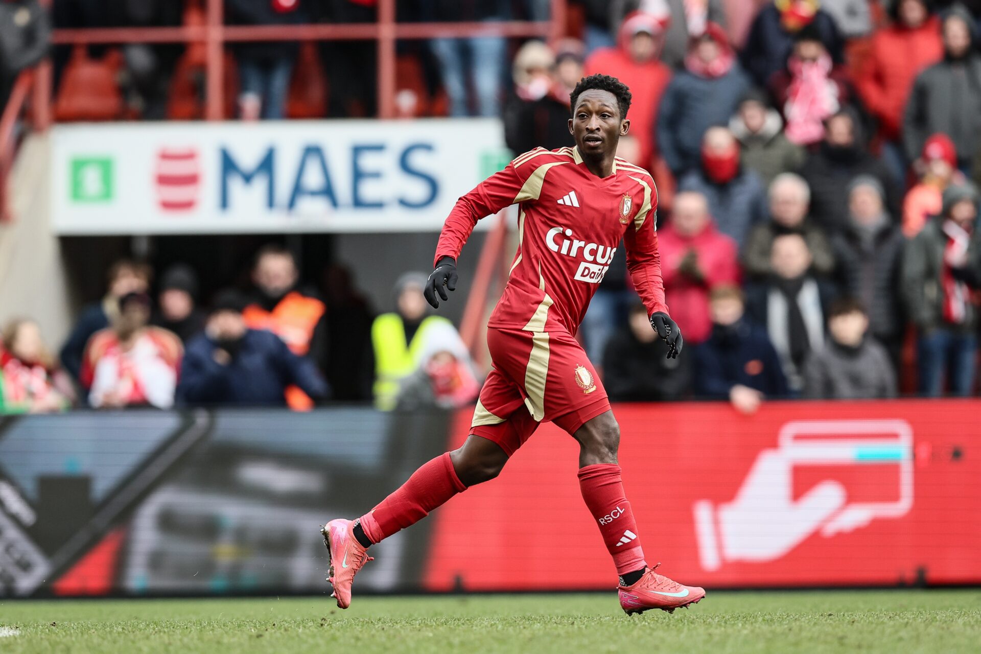 Lazare Amani en plein match avec l’Union Saint-Gilloise