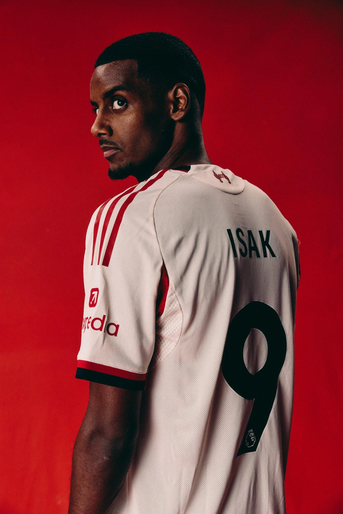 Alexander Isak signe à Liverpool pour un transfert record en Premier League