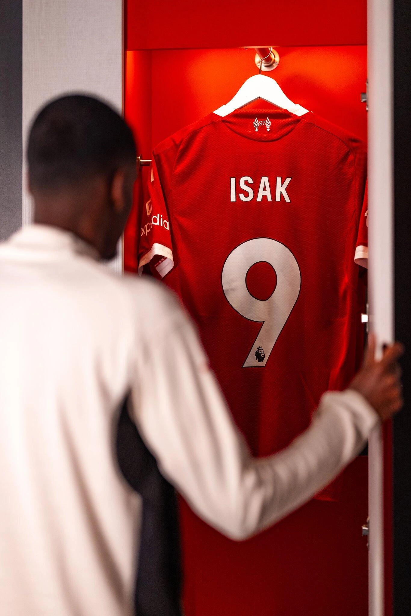 Alexander Isak signe à Liverpool pour un transfert record en Premier League