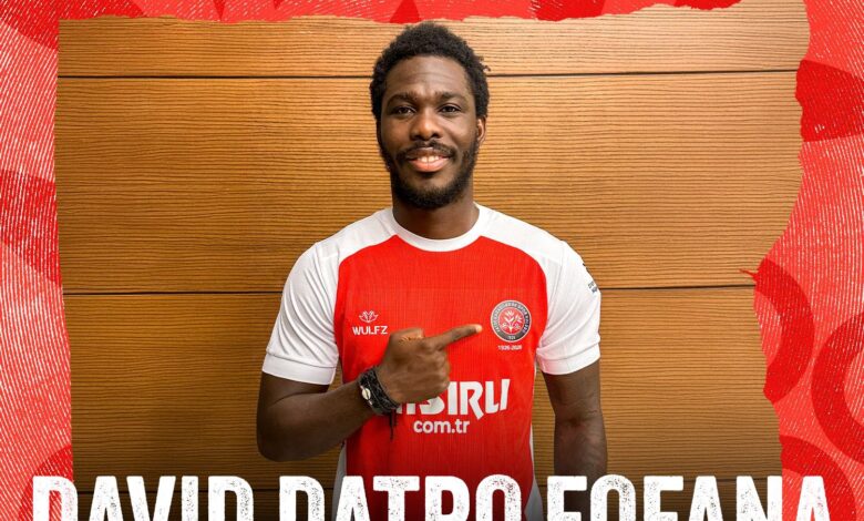 David Datro Fofana en tenue de club lors de sa présentation.
