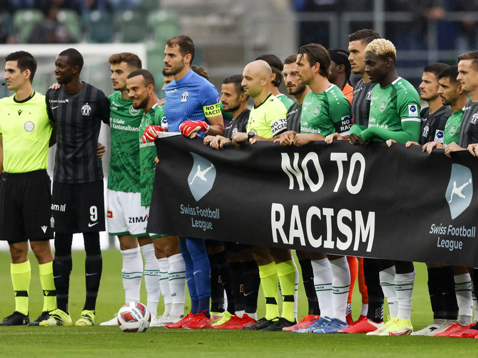 FIFA racisme football panel de légendes contre la discrimination