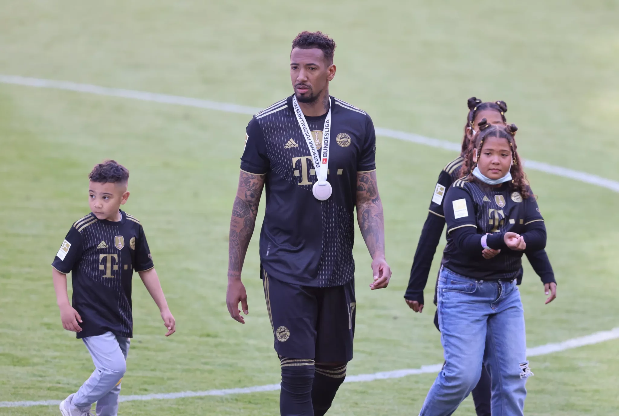 Jérôme Boateng annonce sa retraite du football en 2025