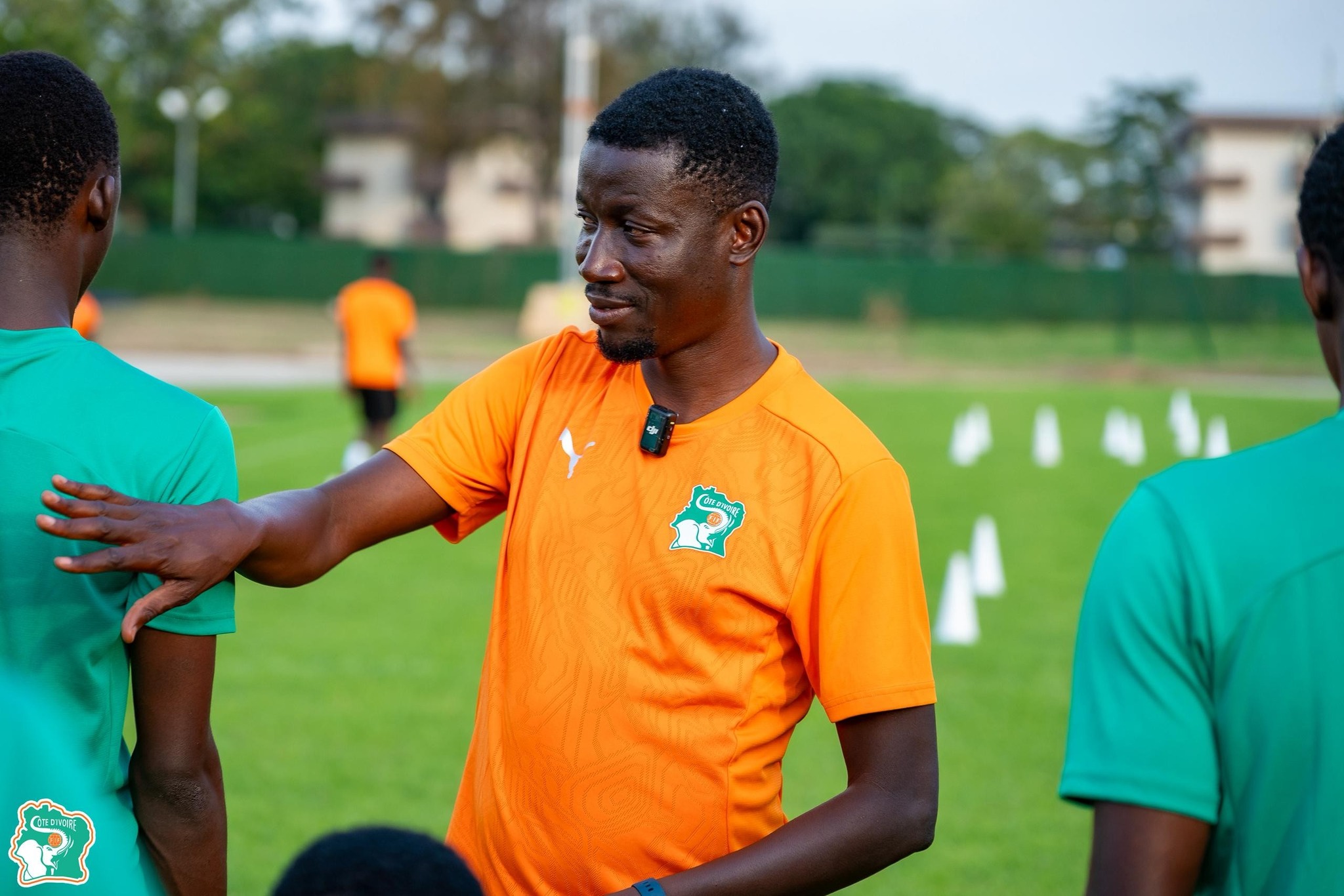 Équipe U17 de Côte d’Ivoire célébrant sa victoire au Tournoi UFOA-B 2025