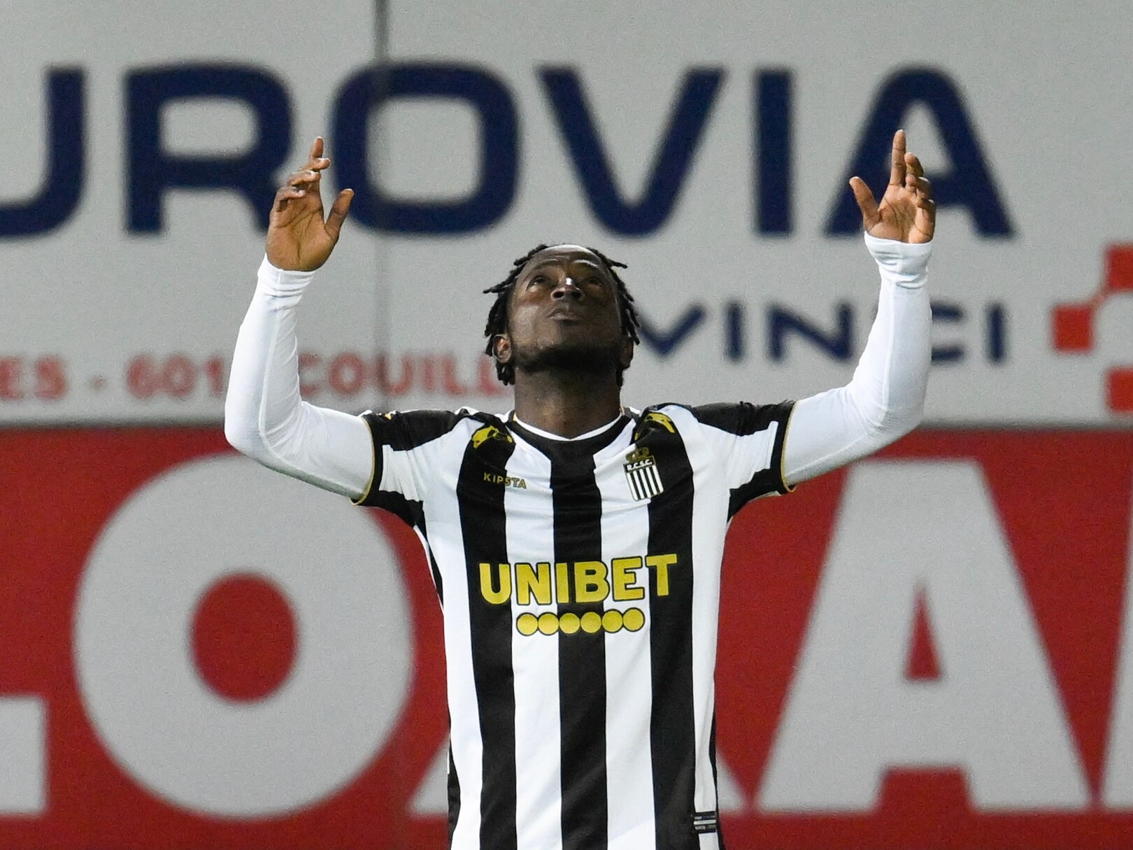 Parfait Guiagon blessé lors d’un match de Charleroi