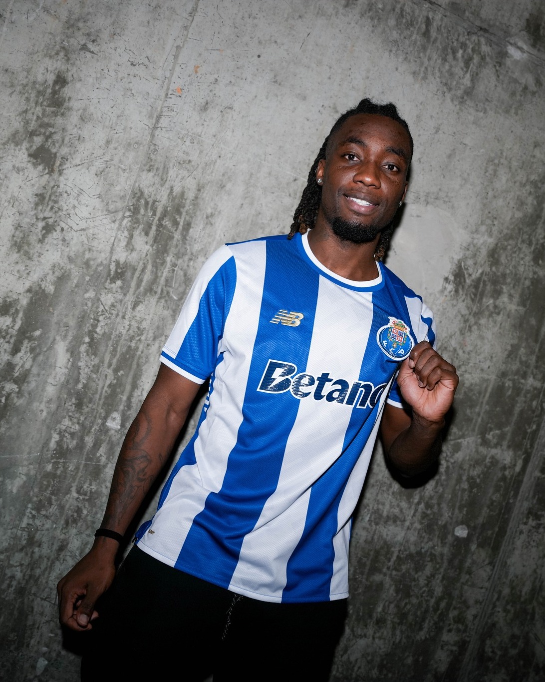 Yann Karamoh signe au FC Porto en 2025 avec le maillot numéro 75