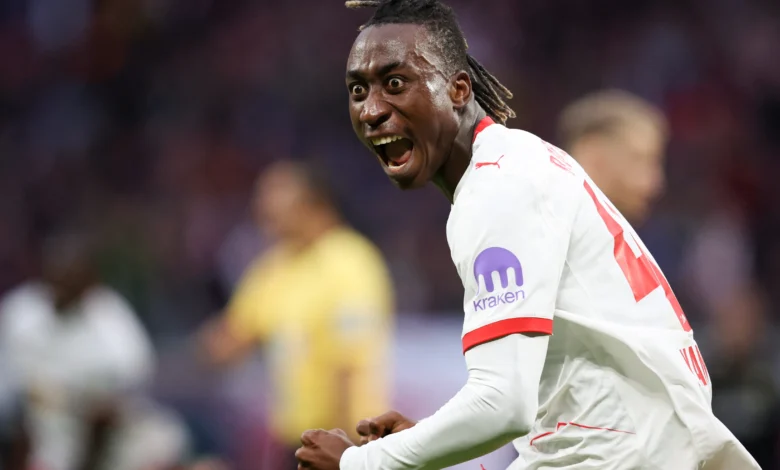 Yan Diomandé, l’ailier ivoirien du RB Leipzig, au centre d’un duel entre Tottenham, Liverpool et le FC Barcelone.