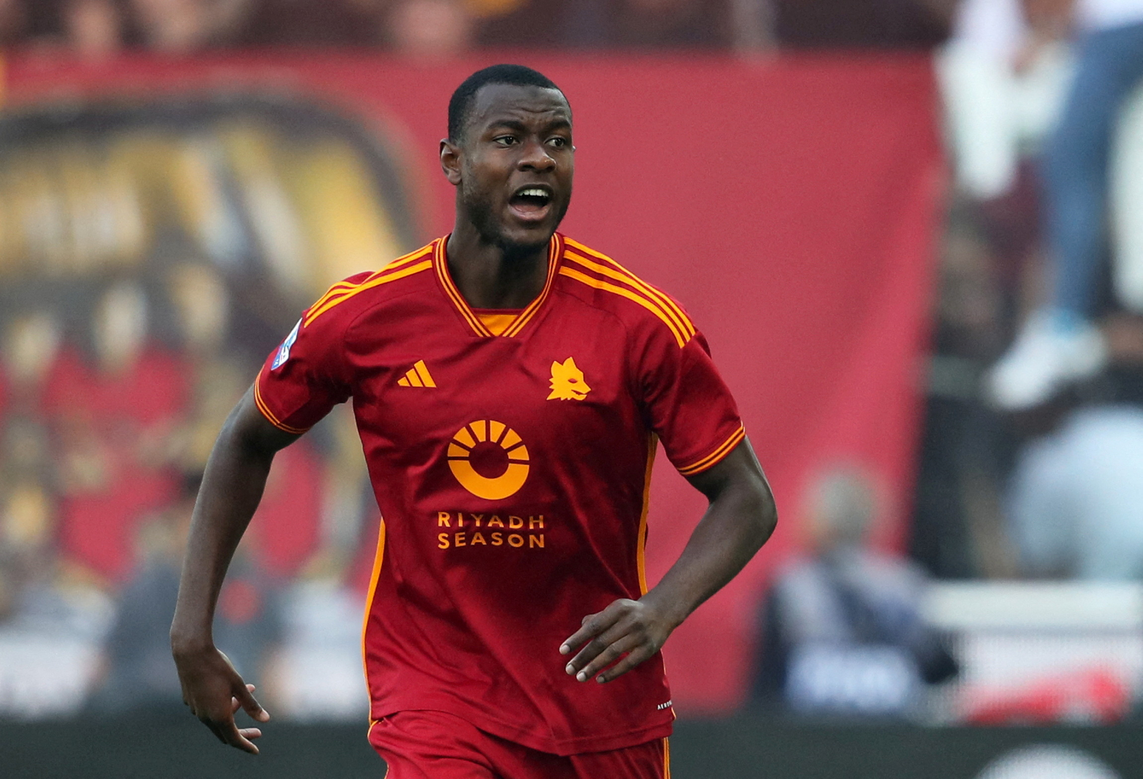 Evan Ndicka inquiète la Côte d’Ivoire après sa blessure musculaire avec la Roma