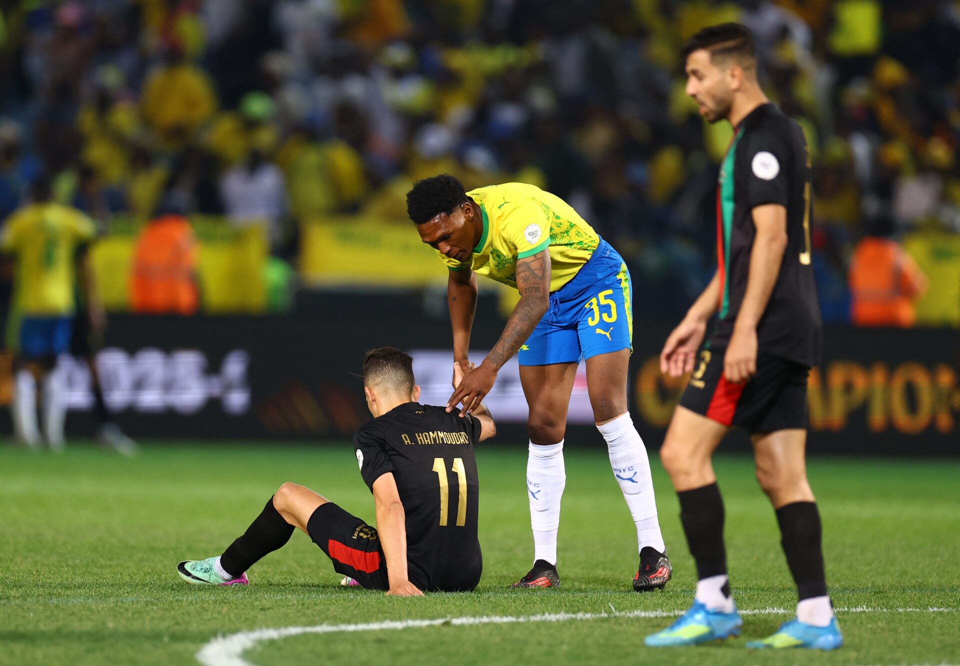Les joueurs de Mamelodi Sundowns célèbrent leur victoire en Ligue des Champions CAF contre l’AS FAR Rabat