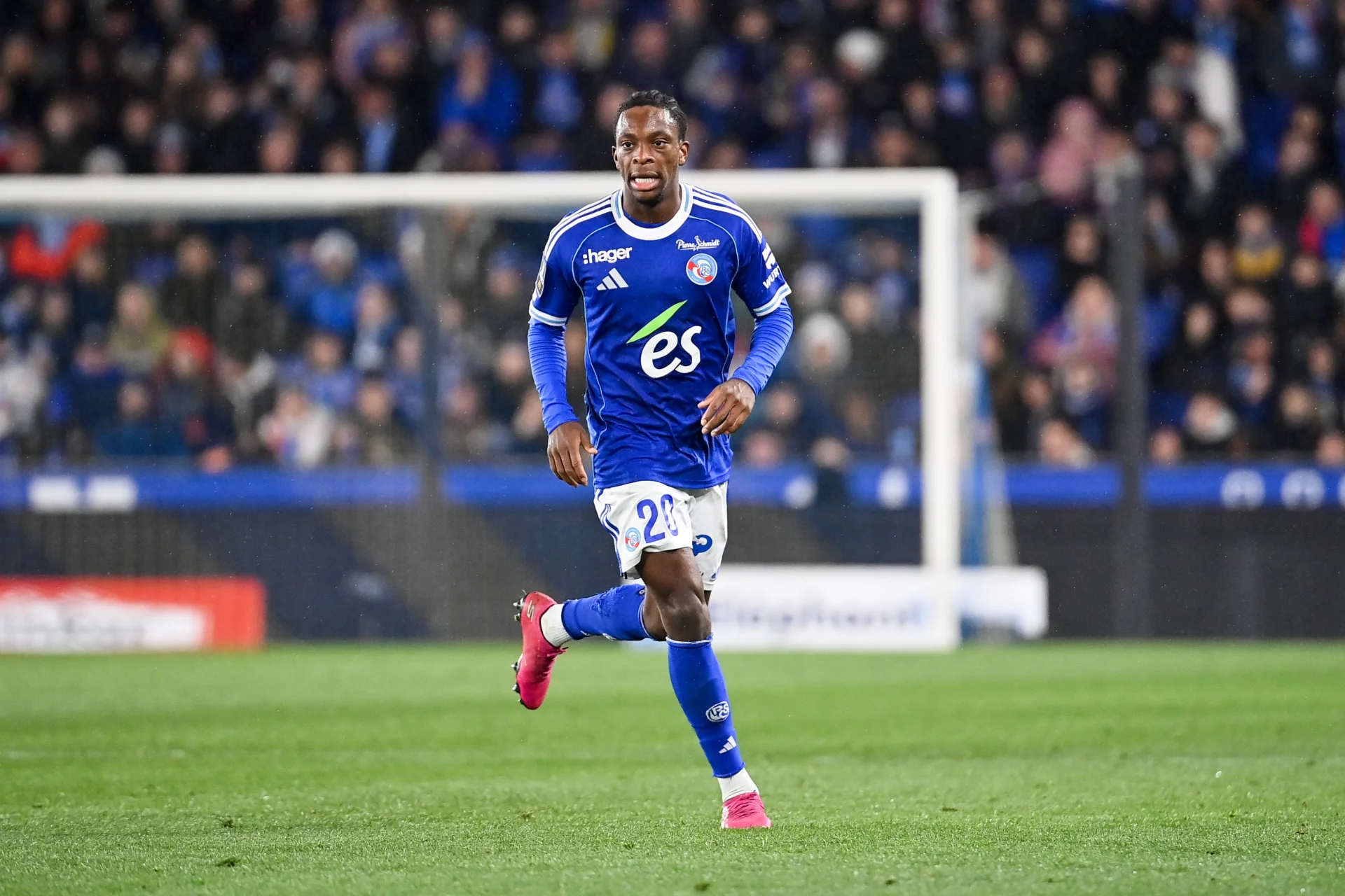Martial Godo célèbre son doublé avec Strasbourg après sa non-sélection par Emerse Fae