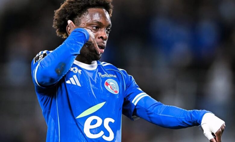 Martial Godo célèbre son doublé avec Strasbourg après sa non-sélection par Emerse Fae