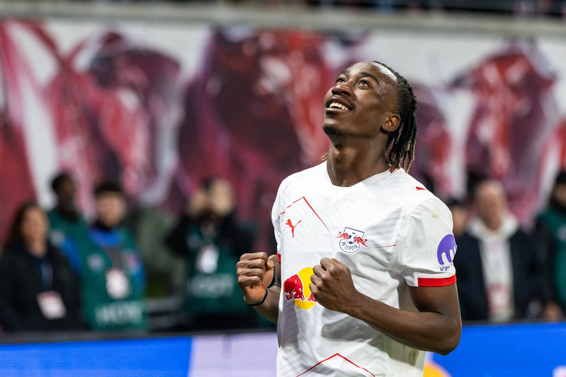 Yan Diomandé lors d'un match avec le RB Leipzig suivi par le PSG