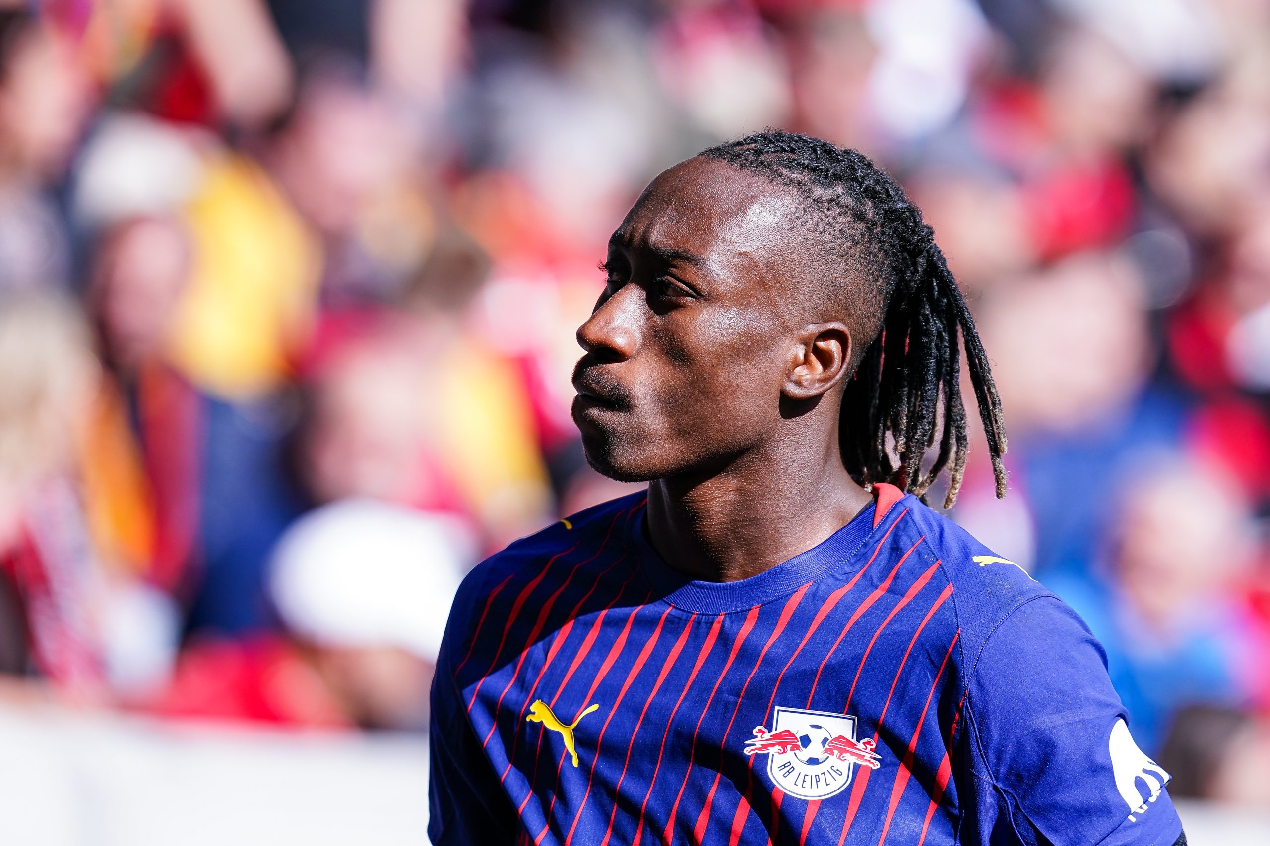 Yan Diomandé lors d'un match avec le RB Leipzig suivi par le PSG