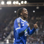 Martial Godo sous le maillot de Strasbourg convoité par Fulham durant le mercato.
