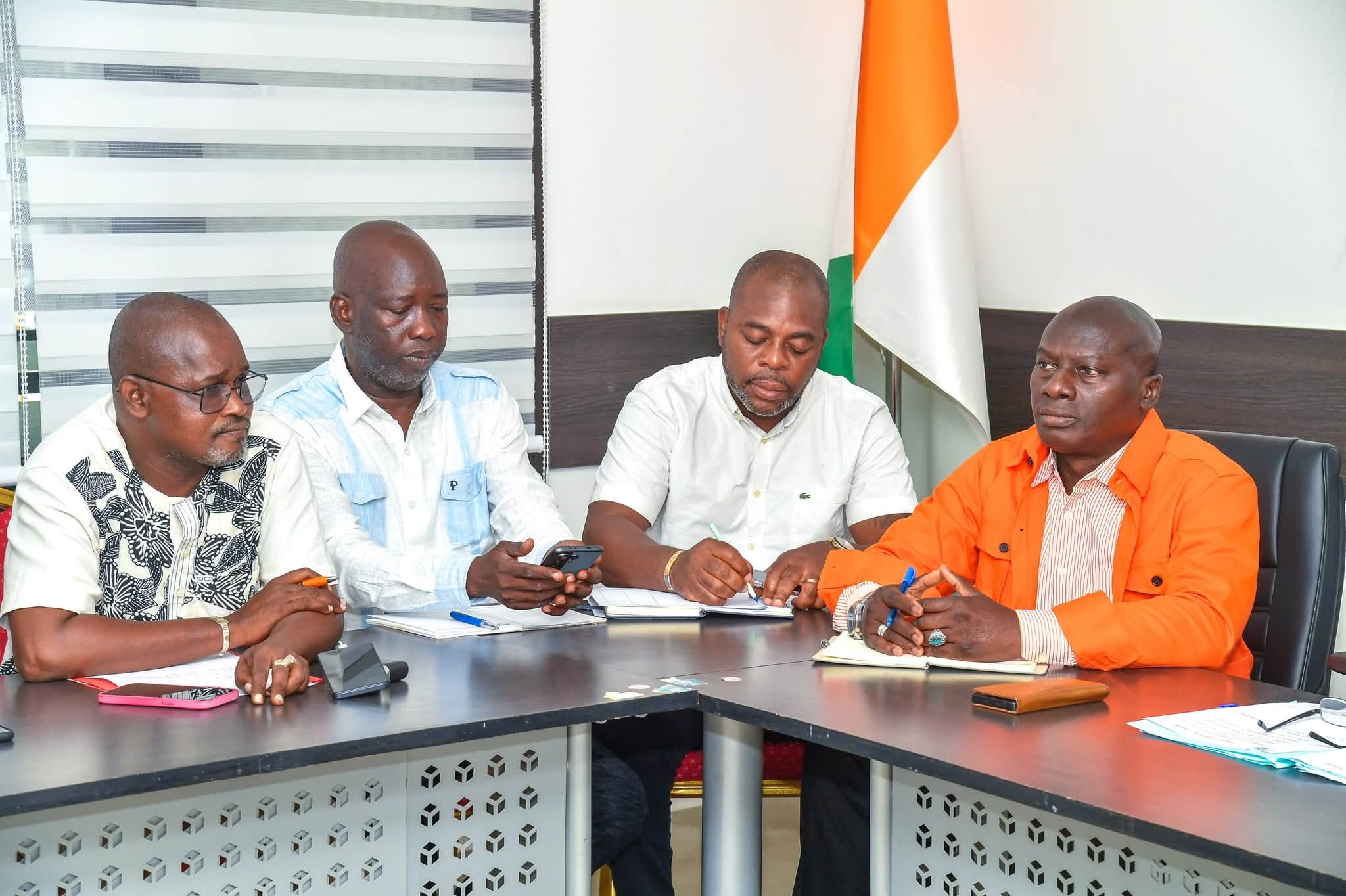 Ligue 2 ivoirienne 2026-2027 avec les poules officielles