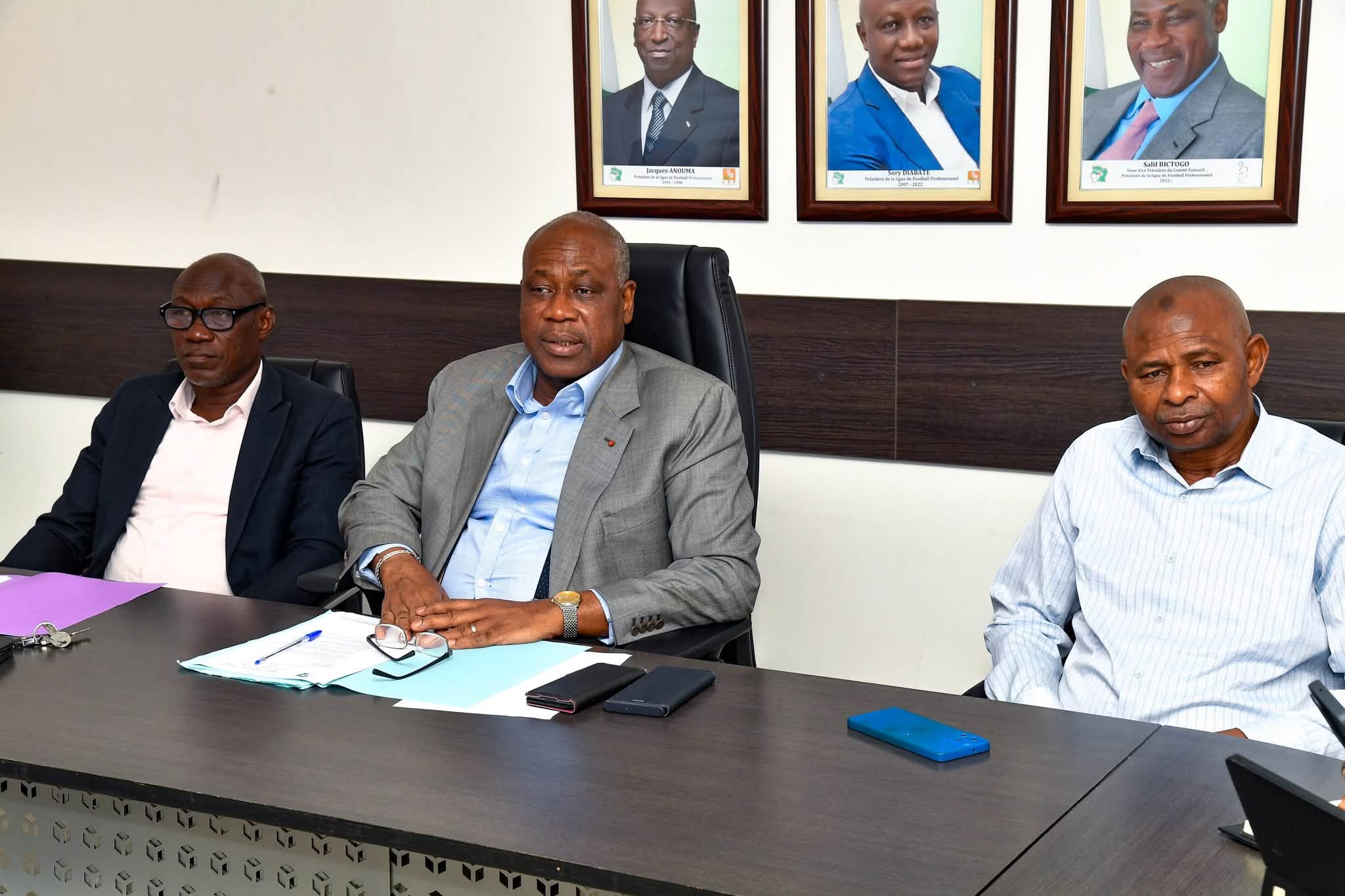 Ligue 2 ivoirienne 2026-2027 avec les poules officielles