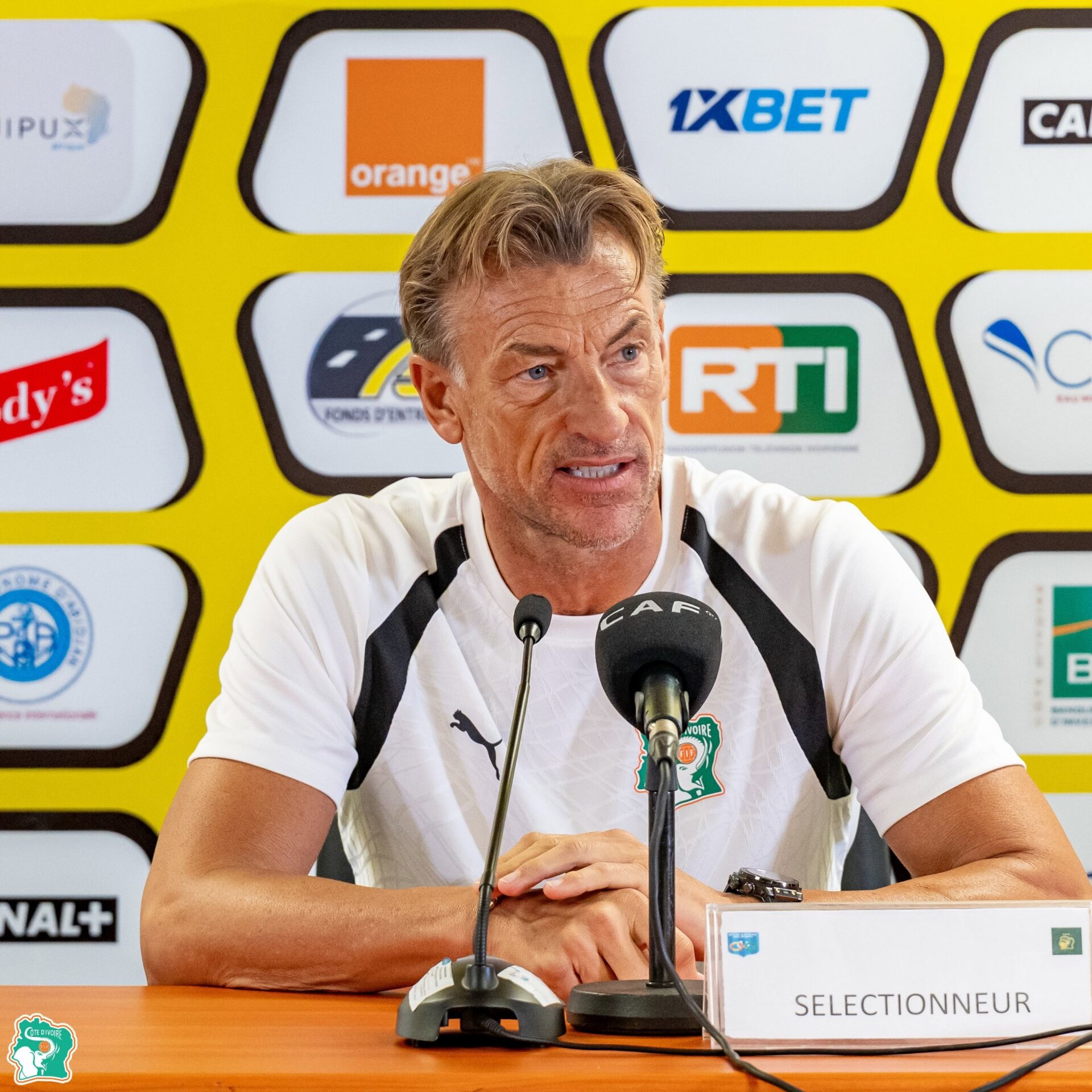 Hervé Renard, sélectionneur des Éléphants, en conférence de presse