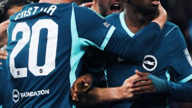 Malick Yalcouyé félicité par ses coéquipiers de Brighton après son but contre Manchester City