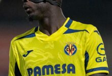 Nicolas Pépé avec un masque de protection sous le maillot de Villarreal