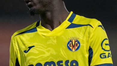 Nicolas Pépé avec un masque de protection sous le maillot de Villarreal