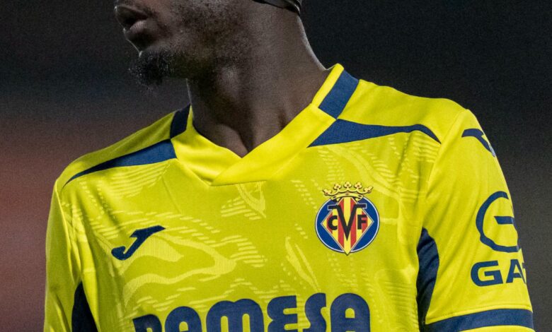 Nicolas Pépé avec un masque de protection sous le maillot de Villarreal