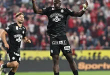 Oumar Diakité célèbre l'un de ses trois buts avec le Sturm Graz face au Grazer AK