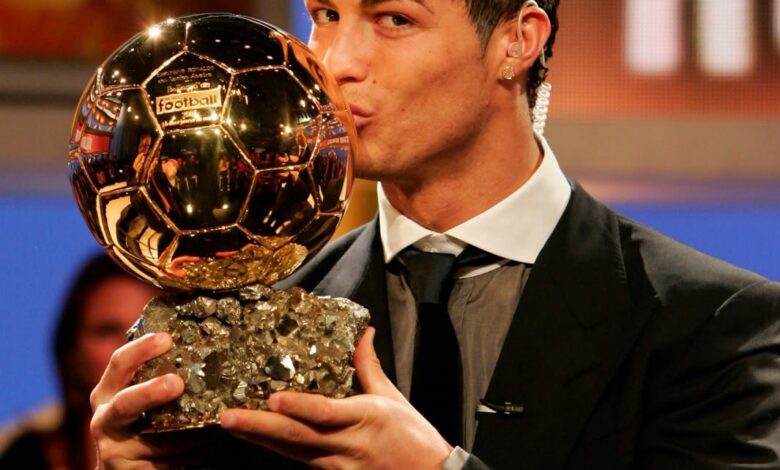 Cristiano Ronaldo 2008 : CR7 embrasse le Ballon d'Or
