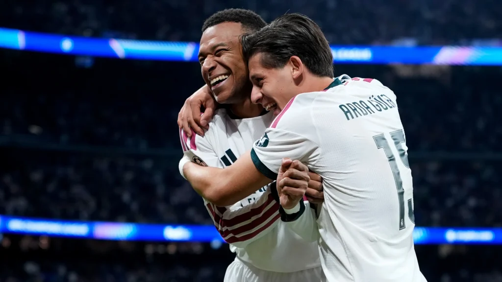 Kylian Mbappé et Arda Güler célèbrent un but du Real Madrid en Ligue des champions