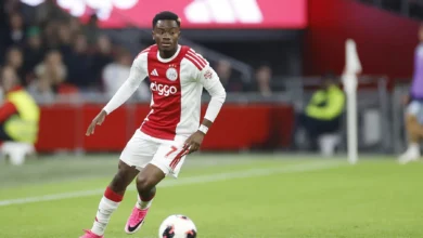 Simon Adingra sous le maillot de l'Ajax à la Johan Cruijff ArenA