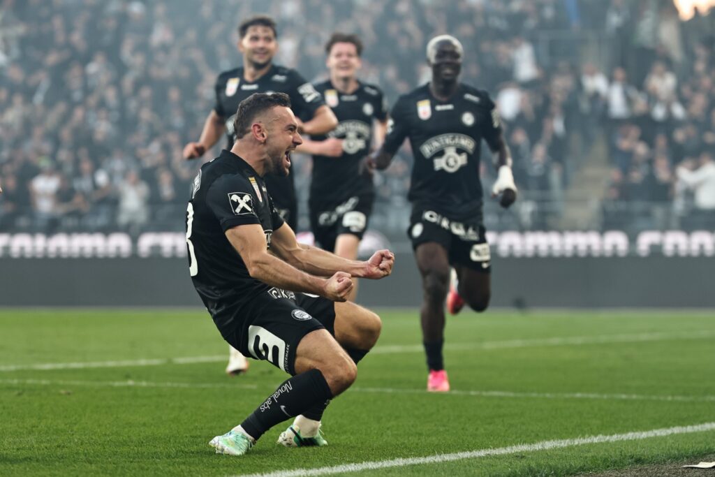 Les joueurs du Sturm Graz célèbrent un but lors du derby face au Grazer AK (6-1)
