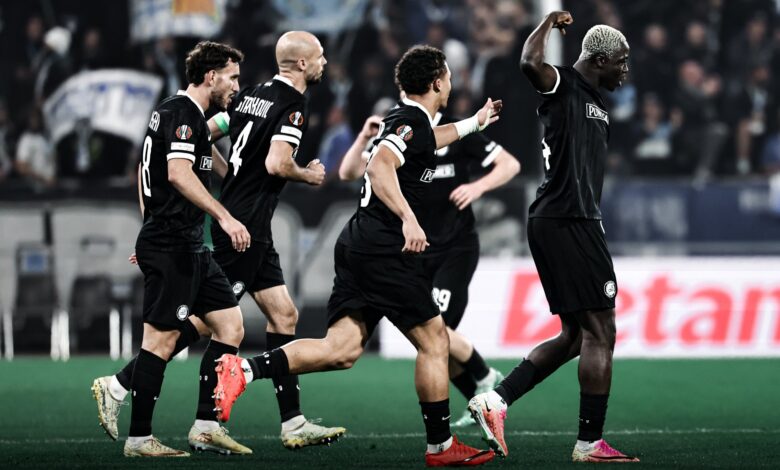 Sturm Graz – OM : Oumar Diakité célèbre son but avec ses coéquipiers