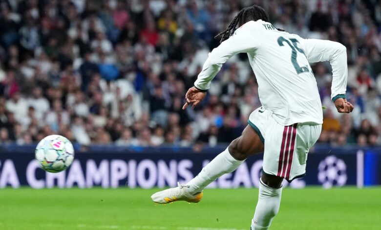 Yan Diomandé déclenche une frappe avec le Real Madrid en Ligue des champions au Bernabéu